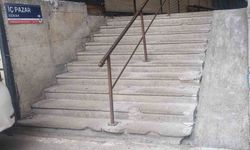 Pazar alanında engelliler için yapılan rampalar eleştiri konusu oldu