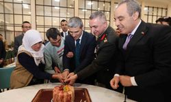 Polislerden engelli bireye unutulmaz doğum günü kutlaması