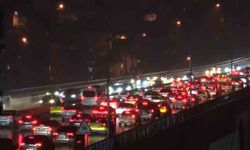 Ramazan Bayramı'nın İkinci Gününde Gece Saatlerinde Köprüdeki Trafik Sürüyor