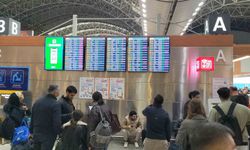 Sabiha Gökçen Havalimanı'nda kötü hava koşulları sebebiyle 127 sefer iptal oldu, yolcular terminalde mahsur kaldı