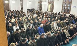 Sakarya'da Kadir Gecesi'nde insanlar camilere akın etti