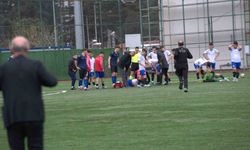 Sakatlık nedeniyle maçı devam ettiremeyen oyuncular duygusal anlar yaşadı