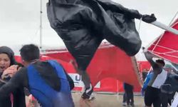 Salda Duatlonu Türkiye Kupası'nda Fırtına Çadırları ve Bariyerleri Uçurdu