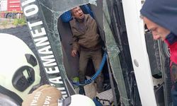 Samandağ'da Tır Devrildi, Sürücü Yaralandı