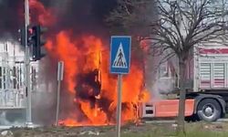 Samsun'da hareket halindeki tırın motor kısmı alev aldı