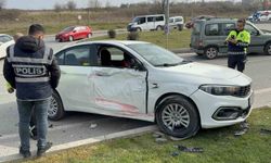 Samsun'da otobüs ve otomobil kavşakta çarpıştı: 9 kişi yaralandı