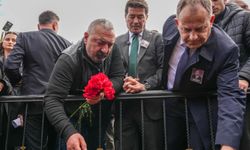 Sanatçı Volkan Konak, vefatının birinci yılında mezarı başında anıldı