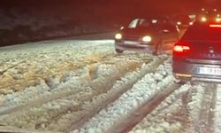 Şanlıurfa'da Dolu ve Kar Yağışı Sürücülere Zor Anlar Yaşattı