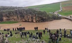 Sel Sularına Kapılan Traktördeki 4 Kişi Kurtarıldı