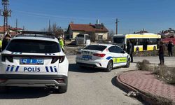 Servis minibüsü otobüsle çarpıştı: 20 kişi yaralandı