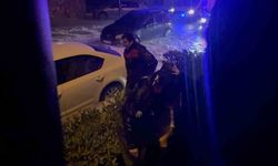 Şiddetli yağışlar sel felaketine yol açtı, itfaiye araçlarında kalan vatandaşları kurtardı