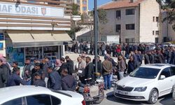 Standart Dışı Plaka İçin Kuyruklar Uzadı