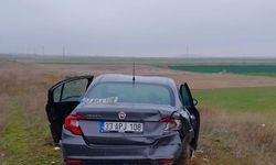 Tarım Arazisine Giren Otomobilde 5 Kişi Yaralandı