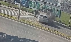 Tekirdağ'da park halindeki cipe çarpan otomobilin kaza anı güvenlik kamerasında