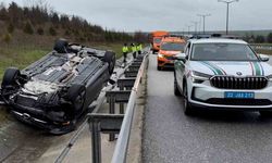 Ters dönen otomobilden sağ salim kurtuldular