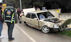 Tofaş otomobil kaza nedeniyle ciddi hasar aldı