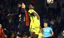 Trendyol Süper Lig: Fatih Karagümrük 1 - Fenerbahçe 0 (Maç sürüyor)