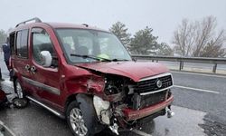 Uşak'ta Bariyere Çarpan Hafif Ticari Araçta 6 Kişi Yaralandı