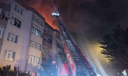 Üsküdar'da bir sitedeki binanın çatısında çıkan yangın endişe yarattı