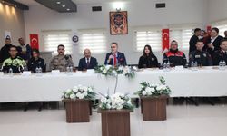 Vali Akbıyık, bayramda güvenlik birimleriyle buluştu
