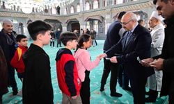 Vali Köşger, bayram coşkusunu çalışanlar ve halk ile paylaştı