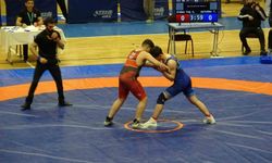 Van'da U15 Güreş Grup Müsabakaları Start Aldı