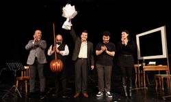 'Veli'nin Oğlu Orhan' Tiyatrosu Küçükçekmece'de İzleyiciyle Buluştu