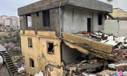 Yağışlar Nedeniyle Tahliye Edilen Bina Yıkıldı