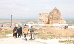 Yağmurlu Havalara Rağmen Zerzevan Kalesi Bayramda 13 Bin Ziyaretçi Ağırladı