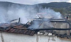 Yatağan'da meydana gelen yangında bir konut tamamen yandı