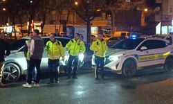 Yaya ve park halindeki araca çarparak kaçan sürücü aranıyor