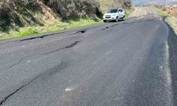Yolda meydana gelen çökmeler trafik kazalarını artırıyor