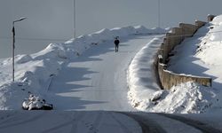 Yüksekova'da Karla Kaplı Bir Manzara