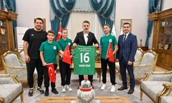 23 Nisan'da çocuklar başkan oldu