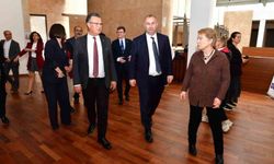 Ablasını ve Umut Sergisini Desteklemeyi İhmal Etmedi