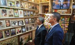 AK Parti Heyeti Gölbaşı Caddesi'nde Esnafla Buluştu