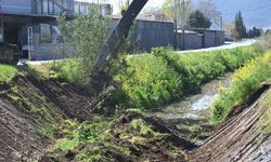 Akhisar'da 5 kilometrelik dere temizliği sürüyor