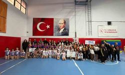 Alaşehir'de 23 Nisan için minik cimnastikçiler yarıştı