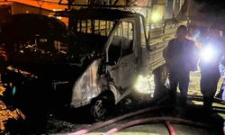 Alevler içinde kalan kamyonet kullanılamaz hale geldi