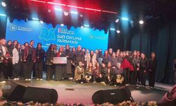 Aleyna Kurtbaş, şiir yarışmasında bölge birincisi olarak dikkat çekti