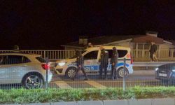 Alkollü sürücü kovalamacada polis aracına çarptı: 3 gözaltı