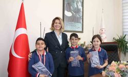 Altıntaş'ta öğrenciler başarılarıyla ödüllendirildi