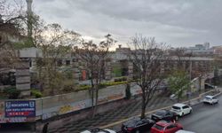 Ankara'da aniden patlak veren fırtına zorluklar çıkardı