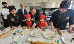 Antalya'da minik şefler kurabiye yaptı, mutfak renklenip şenlendi