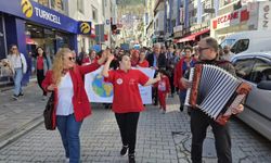 Artvin'de Dünya Otizm Farkındalık Günü Yürüyüşü Gerçekleştirildi