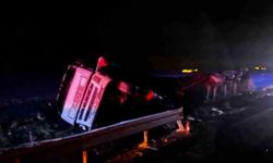 Aşkale'de iki TIR'ın karıştığı zincirleme kaza: 4 jandarma yaralı