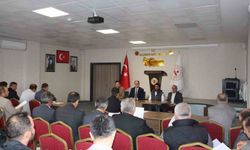 Aslanapa Kaymakamı İsmail Tosun, muhtarlarla kamu hizmetlerini değerlendirdi