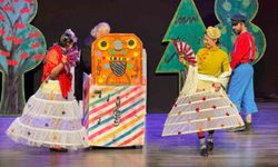 Aydın'daki Küçükler Tiyatro İle Buluştu