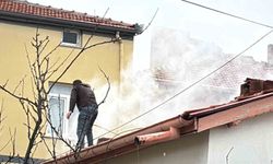 Bacada çıkan yangın, müstakil evde paniğe yol açtı