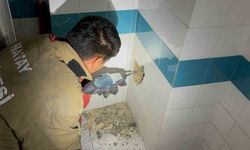 Bacadan düşen yavru kedi, duvarın kırılmasıyla kurtarıldı